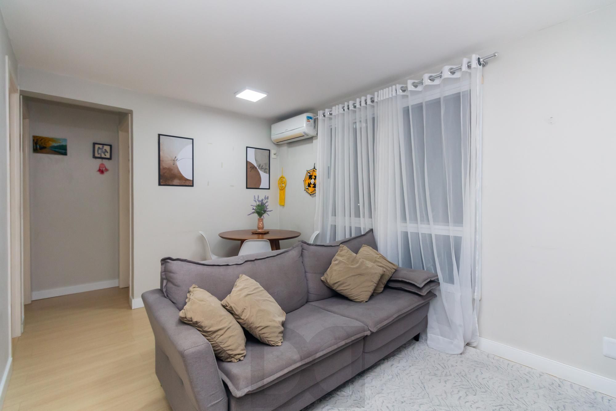 Excelente apartamento 2 dormitórios semi mobiliado — foto 5