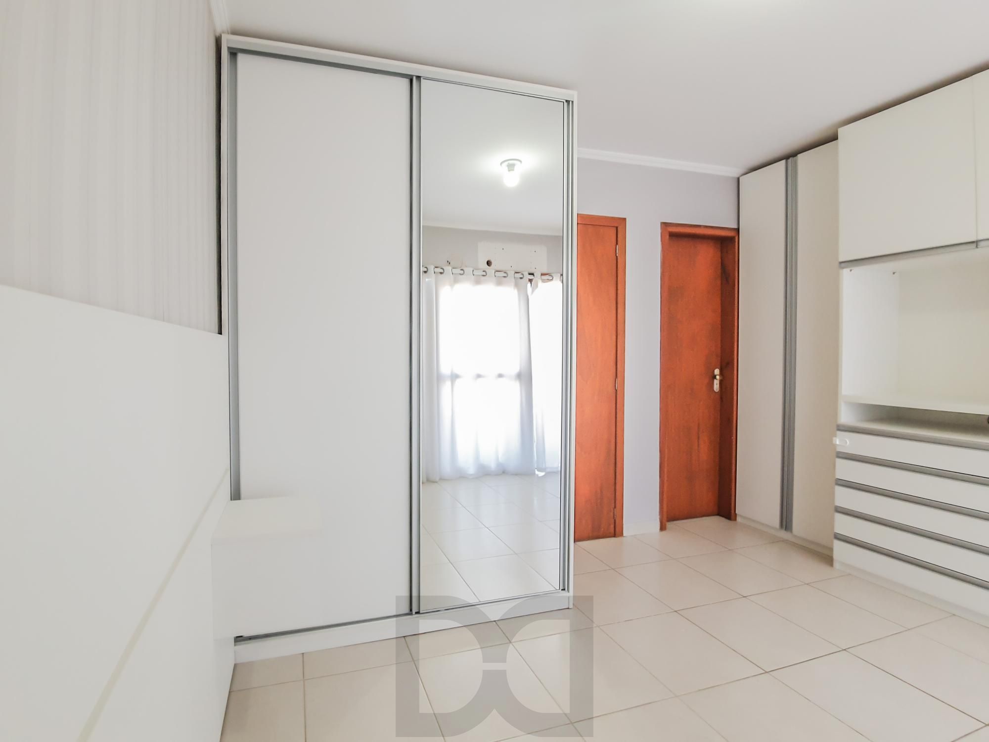 Otimo sobrado com 3 dormitórios sendo 2 suites no bairro Guaruja — foto 24