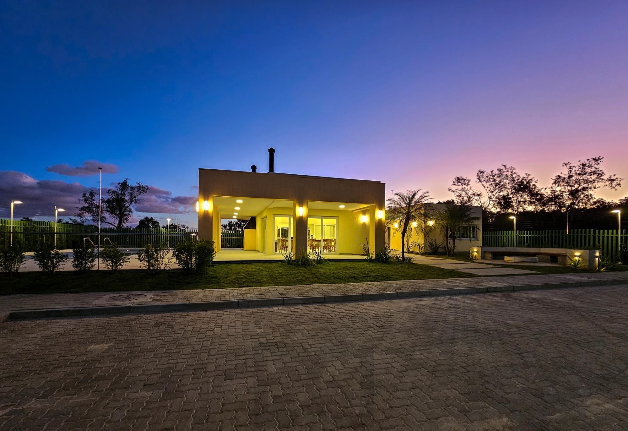 Sobrado novo 3 suítes patio amplo em condomínio com infraestrutura completa no bairro Hípica! — foto 38
