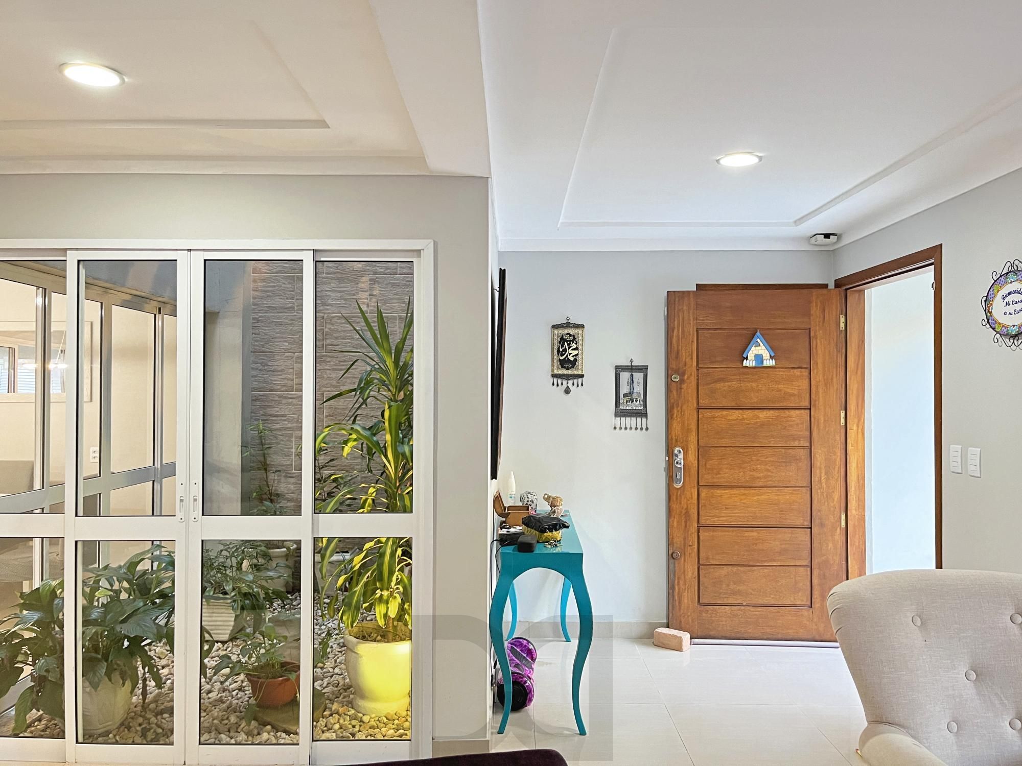 Casa para Venda - 270m², 3 dormitórios, sendo 1 suites, 2 vagas - Guarujá — foto 7