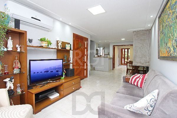 Casa em Porto Alegre, no bairro Hípica, com 3 dormitório(s), e 3 banheiros, à venda. — foto 7