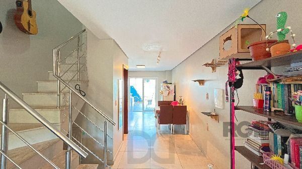 Casa em Porto Alegre, no bairro Guarujá, com 3 dormitório(s), e 3 banheiros, à venda. — foto 9