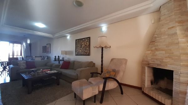 Casa em Porto Alegre, no bairro Espírito Santo, com 3 dormitório(s), e 3 banheiros, à venda. — foto 3
