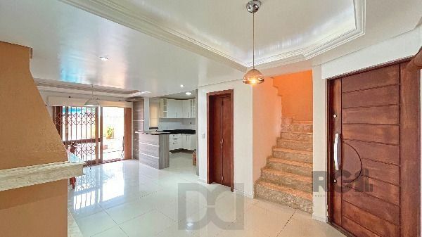 Casa em Porto Alegre, no bairro Hípica, com 3 dormitório(s), e 3 banheiros, à venda. — foto 8