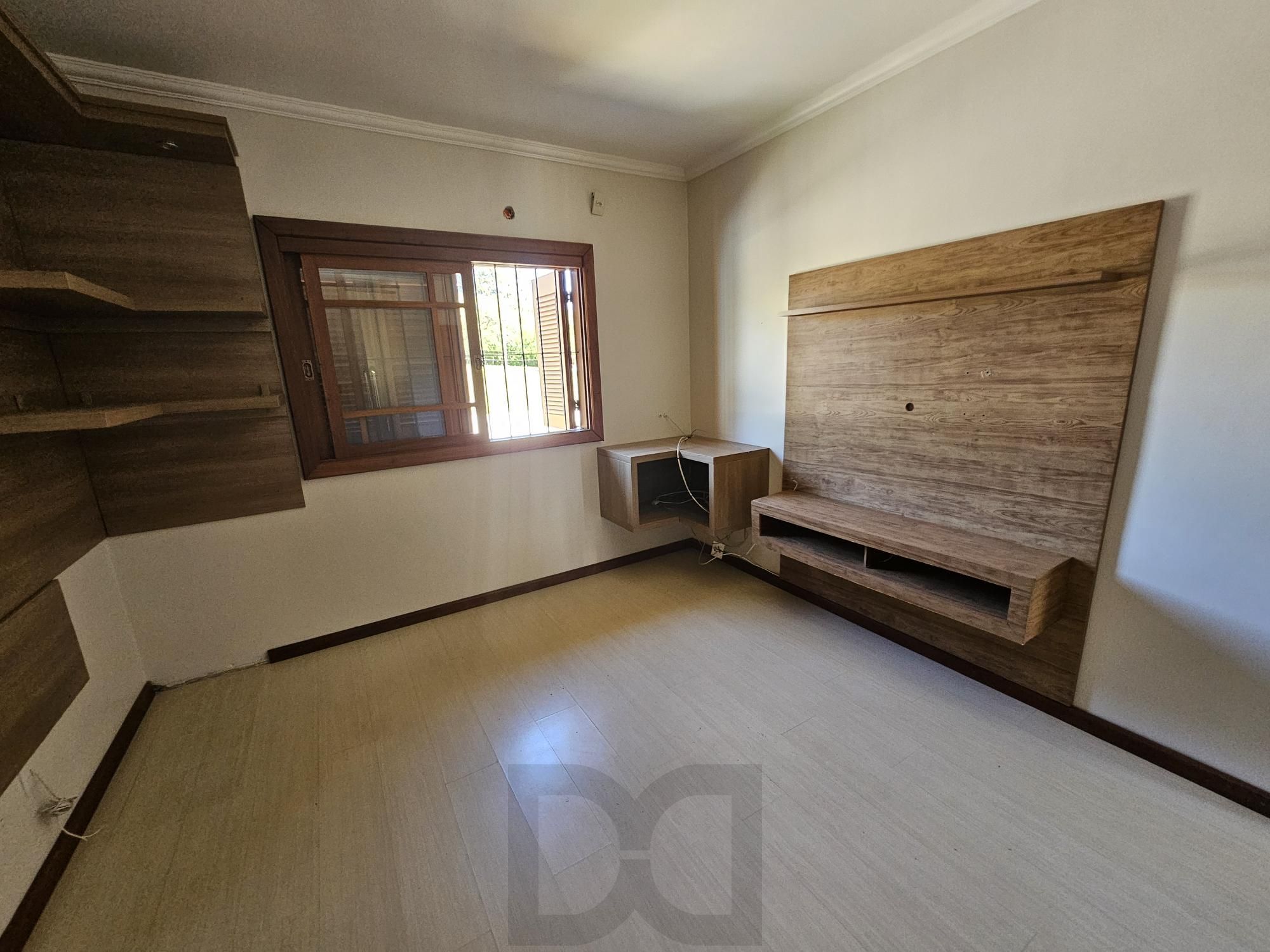 Sobrado 3 dormitórios com lareira, churrasqueira, piscina, 4 vagas garagem com 196,00m² de área construída no bairro Hípica ! — foto 24