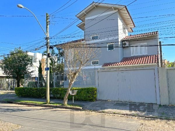 Casa em Porto Alegre, no bairro Espírito Santo, com 3 dormitório(s), e 3 banheiros, à venda. — foto 37