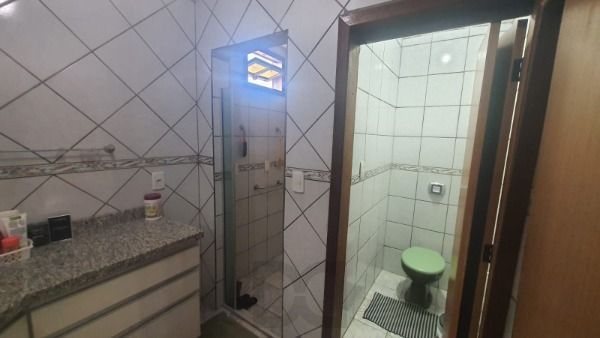 Casa em Porto Alegre, no bairro Nonoai, com 3 dormitório(s), e 3 banheiros, à venda. — foto 32