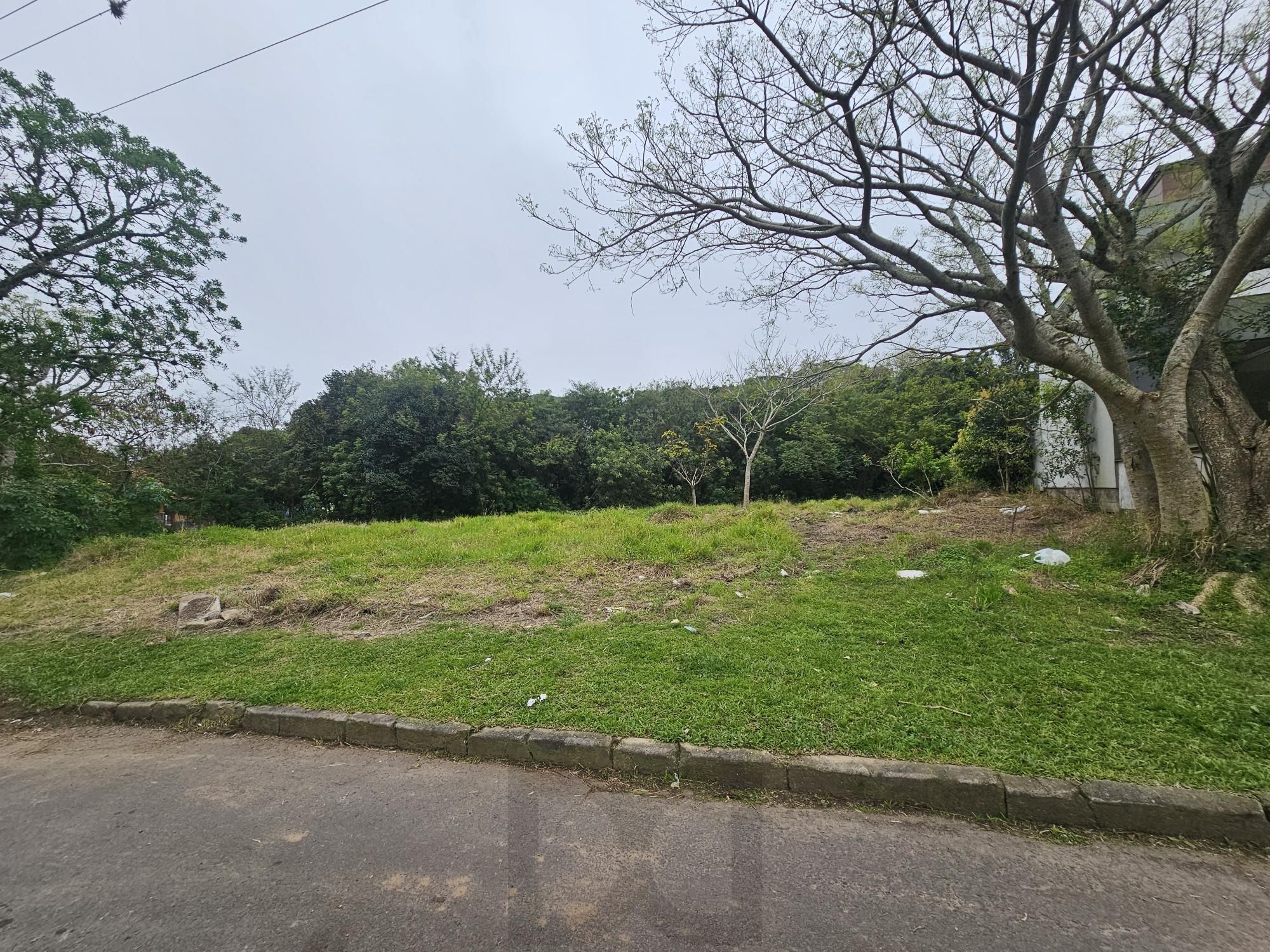 Terreno plano com 486,00m² a venda no Bairro Ipanema loteamento com excelente padrão construtivo, longe de alagamentos ! — foto 2