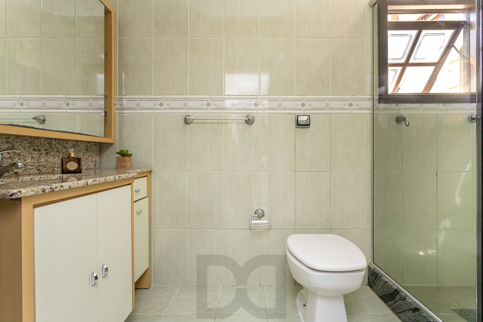 Casa de 272m², 4 dormitórios, 2 suítes e 4 vagas de garagem, no bairro Ipanema, próxima à orla do Guaíba. — foto 39