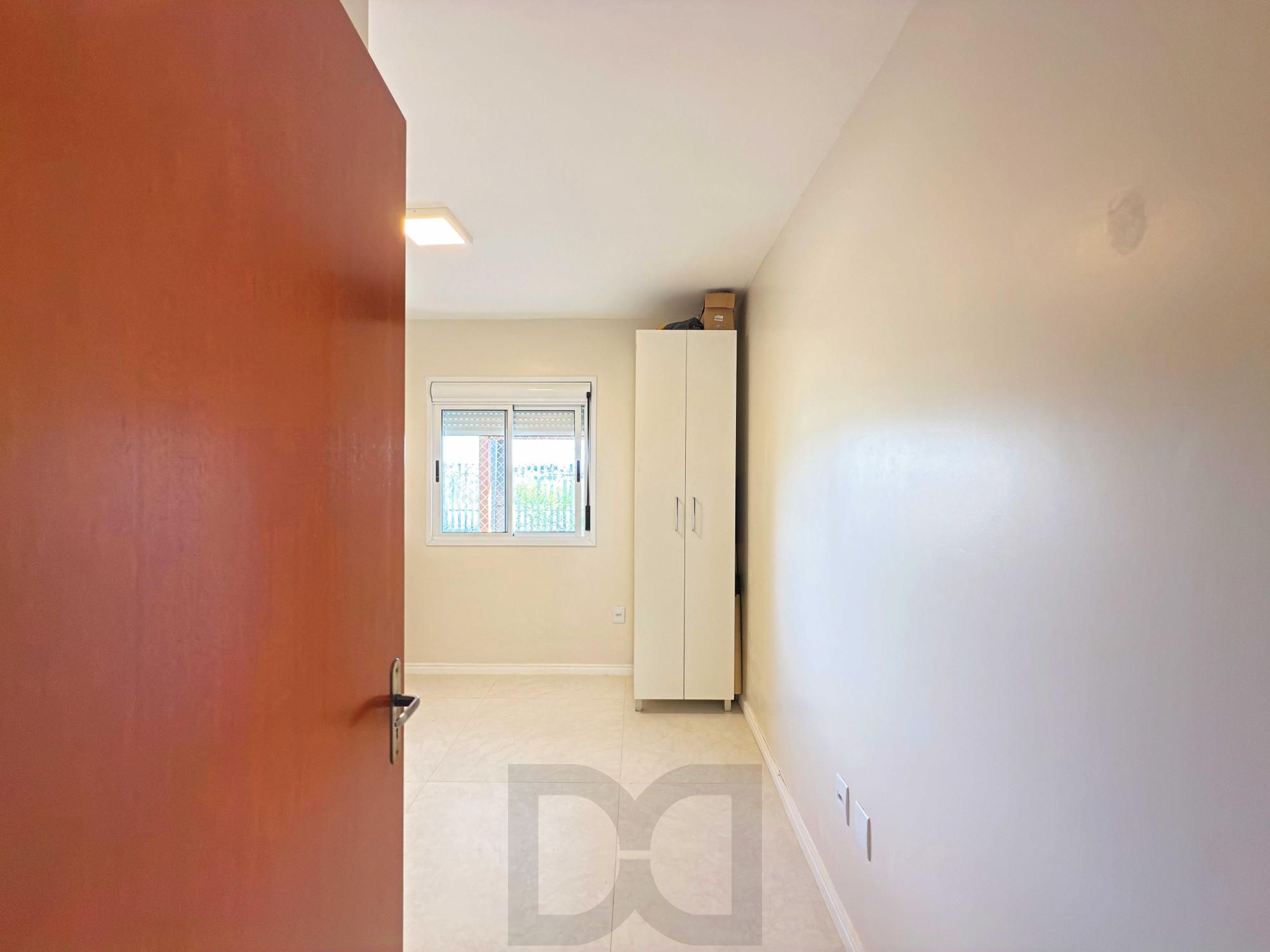 Excelente residência térrea totalmente reformada em condomínio fechado com 2 dormitórios e 2 vagas de garagens — foto 16