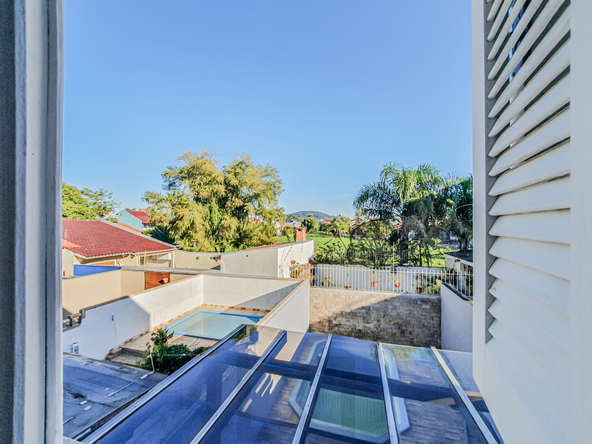 Linda casa com 2 suítes localizada no bairro Hípica, — foto 32