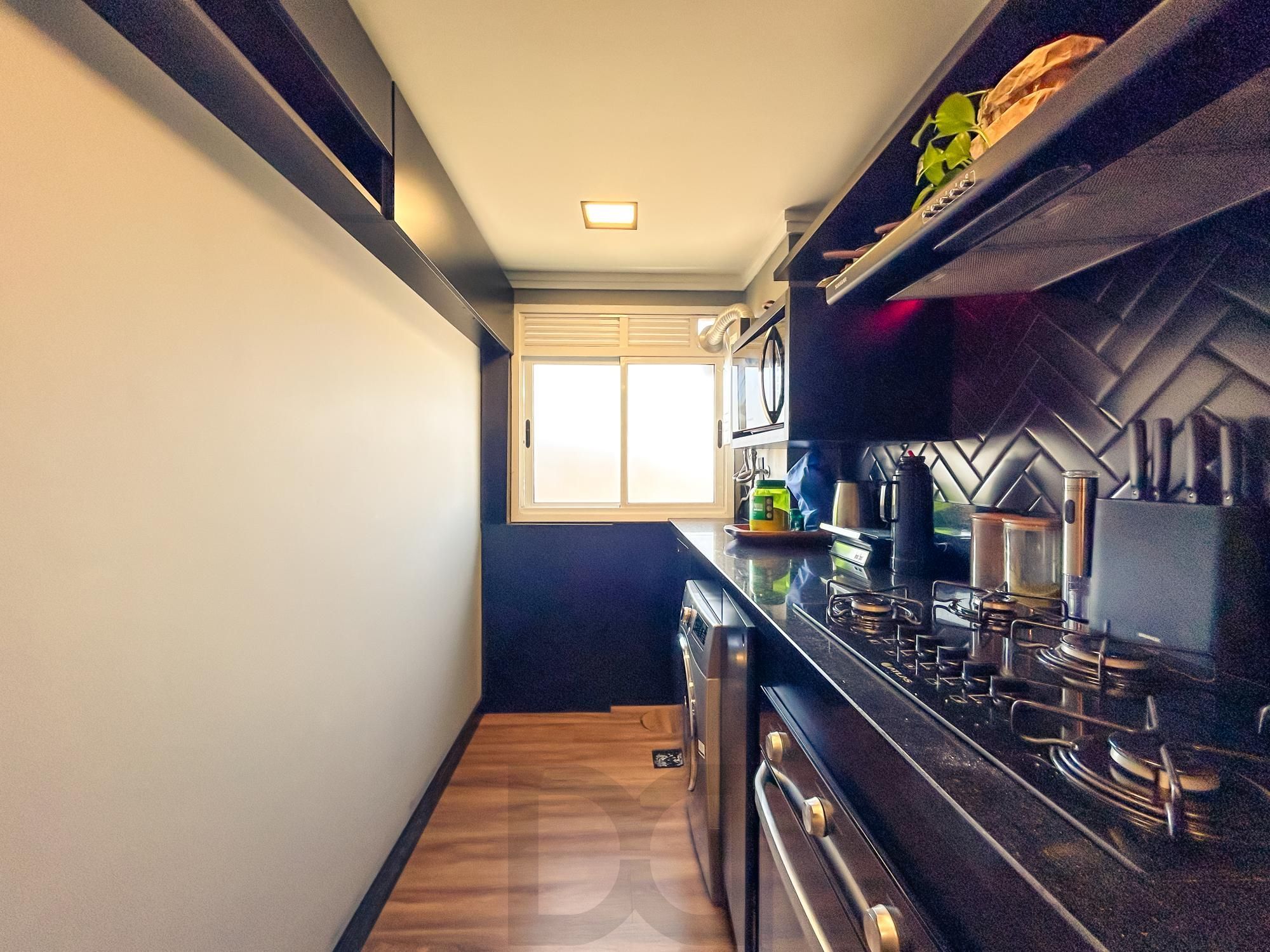 Apartamento mobiliado de 2 dormitórios com 1 suíte no bairro Cristal — foto 16