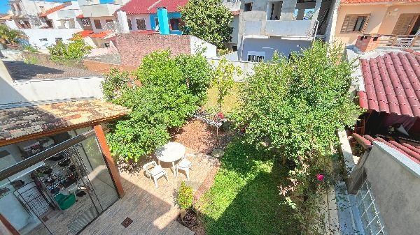 Casa em Porto Alegre, no bairro Hípica, com 3 dormitório(s), e 2 banheiros, à venda. — foto 44
