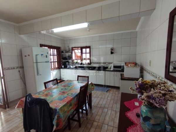 Casa em Porto Alegre, no bairro Hípica, com 3 dormitório(s), e 3 banheiros, à venda. — foto 8