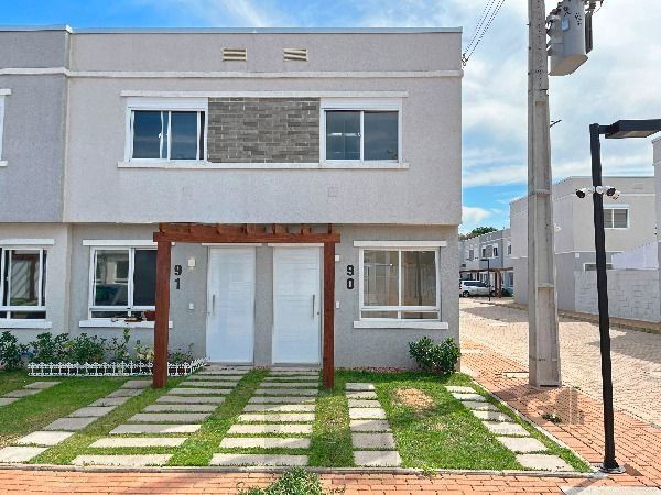 Casa em Porto Alegre, no bairro Vila Nova, com 2 dormitório(s), e 2 banheiros, à venda. — foto 1