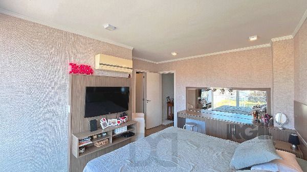 Casa em Porto Alegre, no bairro Hípica, com 3 dormitório(s), e 3 banheiros, à venda. — foto 34