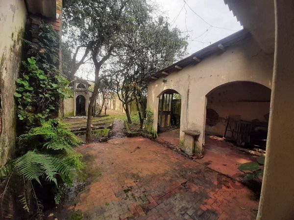 Casa em Porto Alegre, no bairro Cristal, com 4 dormitório(s), e 4 banheiros, à venda. — foto 22