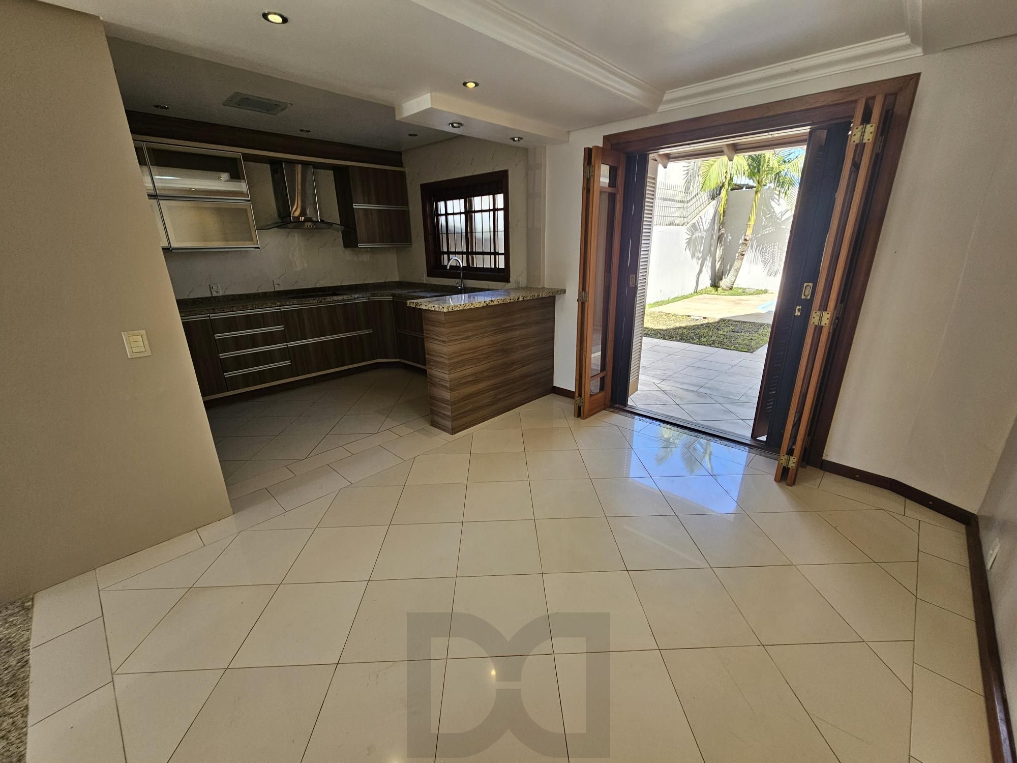 Sobrado 3 dormitórios com lareira, churrasqueira, piscina, 4 vagas garagem com 196,00m² de área construída no bairro Hípica ! — foto 9