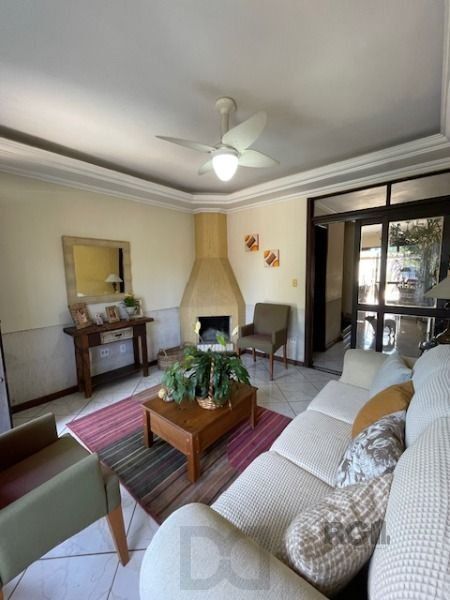 Casa em Porto Alegre, no bairro Hípica, com 3 dormitório(s), e 3 banheiros, à venda. — foto 3