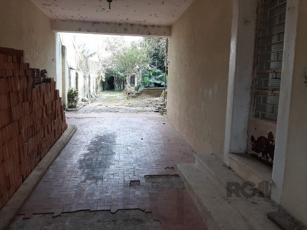 Casa em Porto Alegre, no bairro Cristal, com 4 dormitório(s), e 4 banheiros, à venda. — foto 42