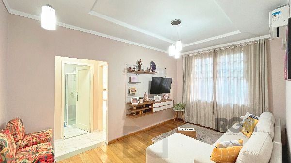 Casa em Porto Alegre, no bairro Medianeira, com 3 dormitório(s), e 3 banheiros, à venda. — foto 3