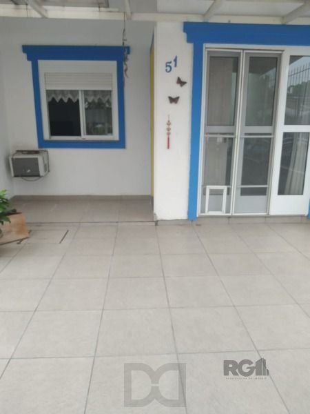 Casa em Porto Alegre, no bairro Hípica, com 2 dormitório(s), e 2 banheiros, à venda. — foto 1