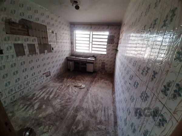Casa em Porto Alegre, no bairro Cristal, com 4 dormitório(s), e 4 banheiros, à venda. — foto 12
