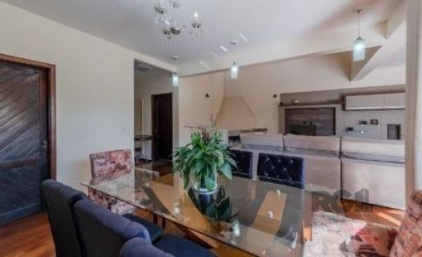 Casa em Porto Alegre, no bairro Aberta dos Morros, com 4 dormitório(s), e 4 banheiros, à venda. — foto 4