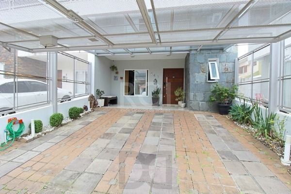 Casa em Porto Alegre, no bairro Hípica, com 3 dormitório(s), e 3 banheiros, à venda. — foto 1