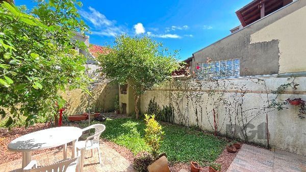 Casa em Porto Alegre, no bairro Hípica, com 3 dormitório(s), e 2 banheiros, à venda. — foto 24