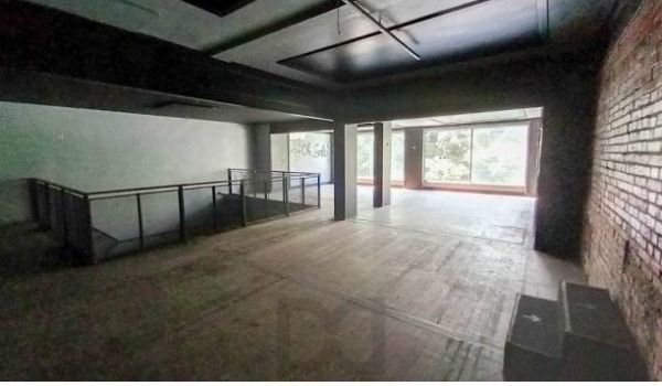 Casa Comercial em Porto Alegre, no bairro Moinhos de Vento, e 0 banheiros, à venda. — foto 7
