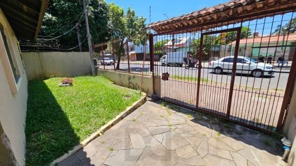 Casa térrea 3 dormitórios + escritório espaço gourmet e piscina terreno 11,00 x 40,00 bairro Camaquã ! — foto 4