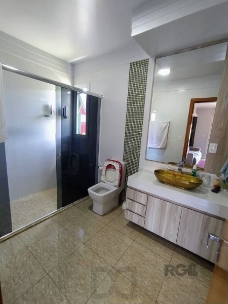 Casa em Porto Alegre, no bairro Hípica, com 3 dormitório(s), e 3 banheiros, à venda. — foto 16