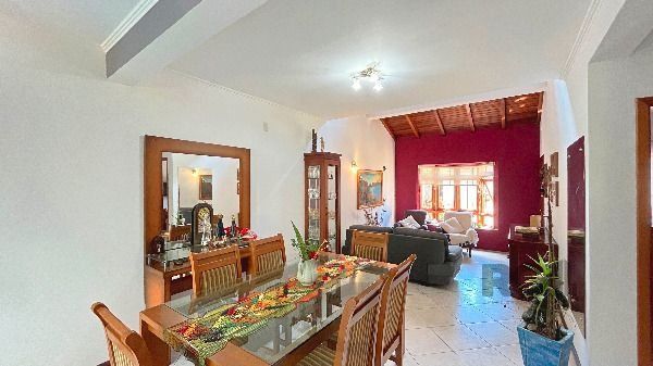 Casa em Porto Alegre, no bairro Hípica, com 3 dormitório(s), e 2 banheiros, à venda. — foto 8