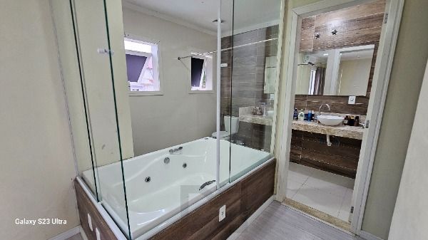 Casa em Porto Alegre, no bairro Hípica, com 3 dormitório(s), e 3 banheiros, à venda. — foto 36