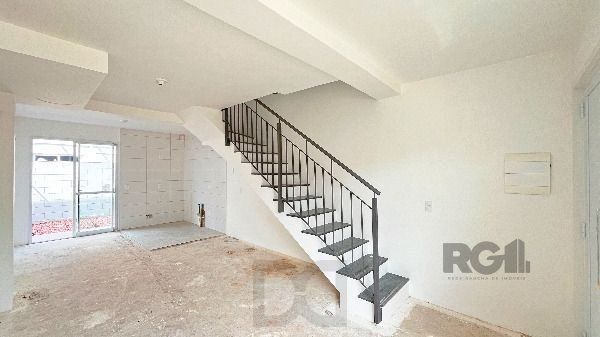 Casa em Porto Alegre, no bairro Vila Nova, com 2 dormitório(s), e 2 banheiros, à venda. — foto 3
