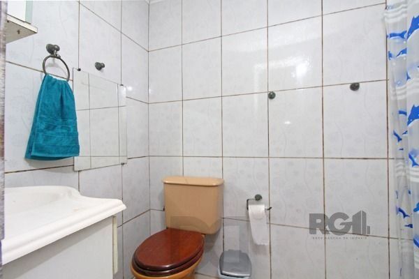 Casa em Porto Alegre, no bairro Jardim Itu, com 2 dormitório(s), e 2 banheiros, à venda. — foto 9