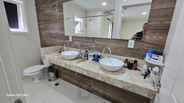 Casa em Porto Alegre, no bairro Hípica, com 3 dormitório(s), e 3 banheiros, à venda. — foto 35