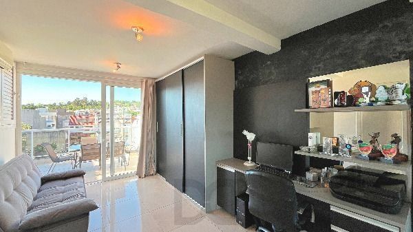 Casa em Porto Alegre, no bairro Hípica, com 3 dormitório(s), e 3 banheiros, à venda. — foto 46