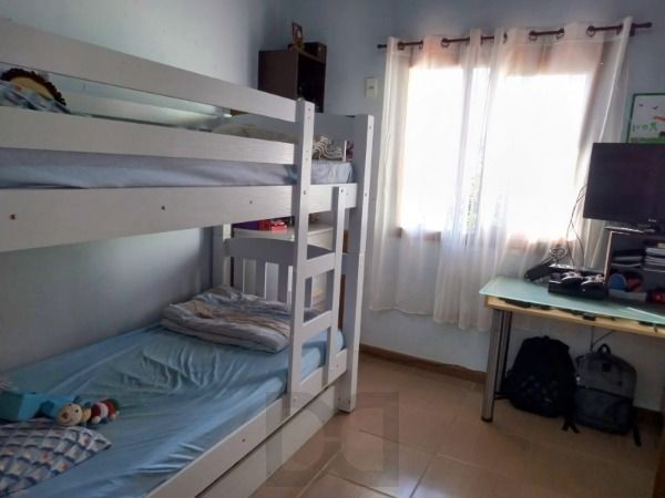 Casa em Porto Alegre, no bairro Teresópolis, com 2 dormitório(s), e 2 banheiros, à venda. — foto 6