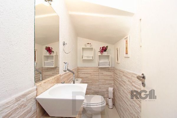 Casa em Porto Alegre, no bairro Hípica, com 3 dormitório(s), e 3 banheiros, à venda. — foto 25