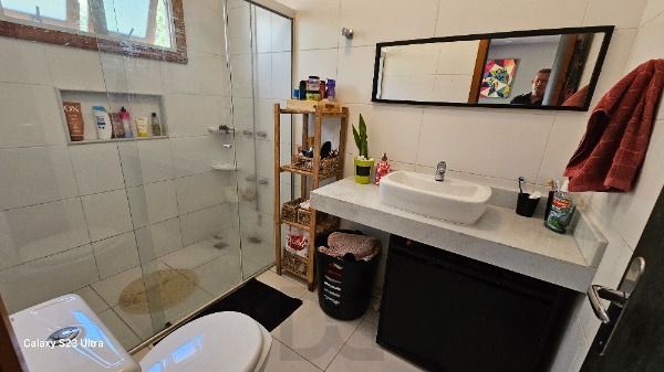 Casa em Porto Alegre, no bairro Hípica, com 3 dormitório(s), e 3 banheiros, à venda. — foto 25