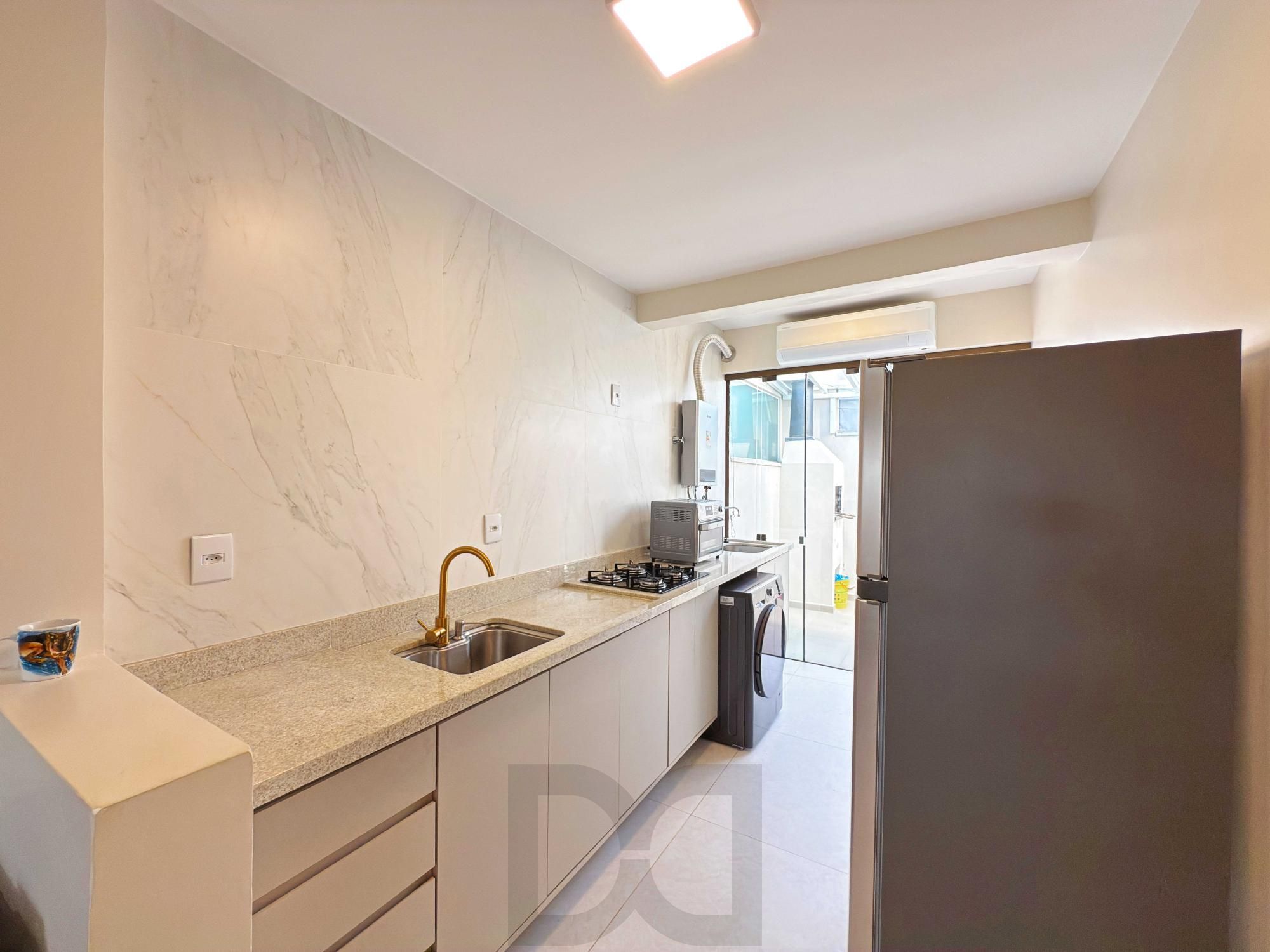 Excelente residência térrea totalmente reformada em condomínio fechado com 2 dormitórios e 2 vagas de garagens — foto 13