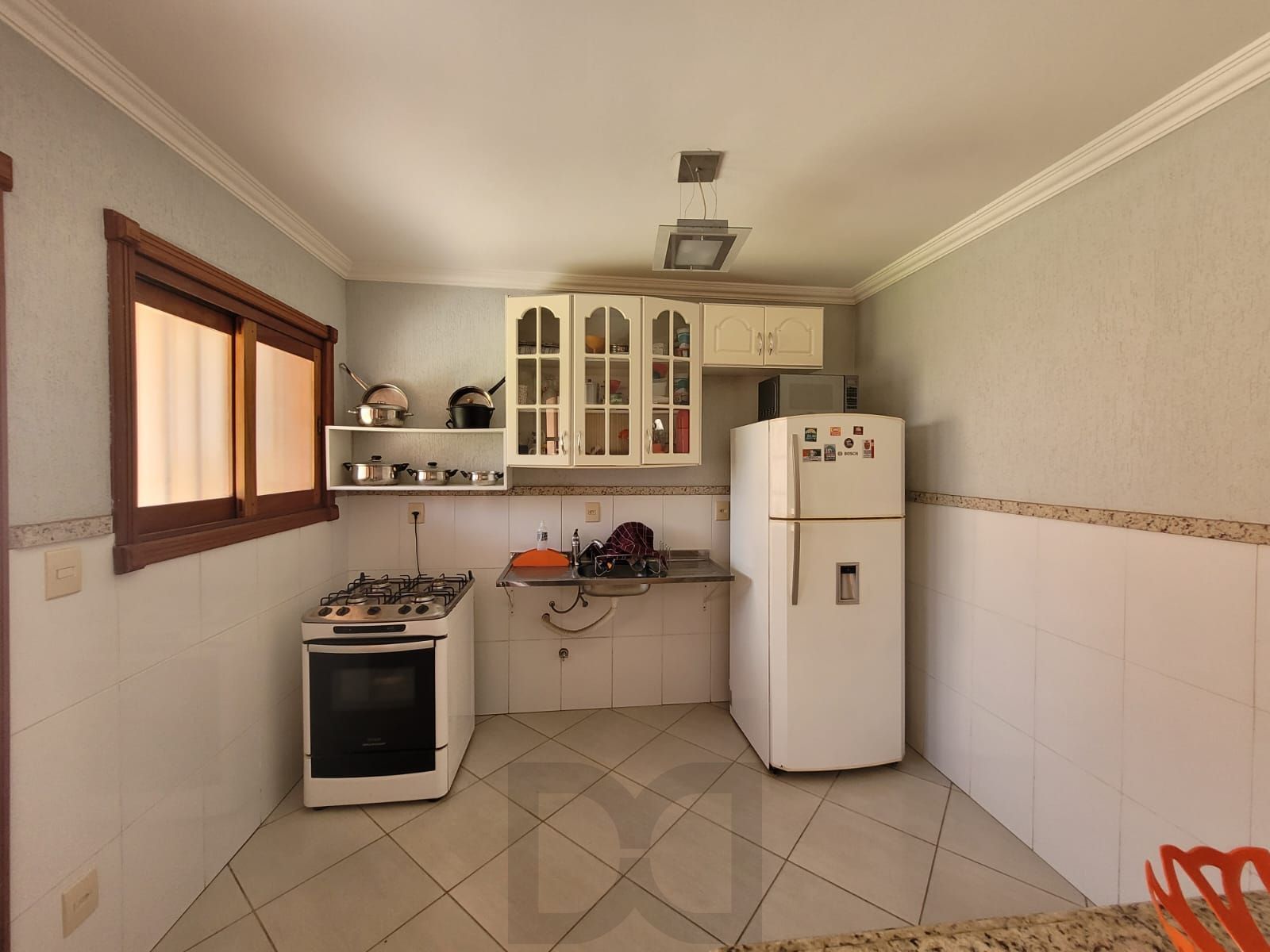 Casa Mobiliada com 3 Dormitórios à Venda — foto 9
