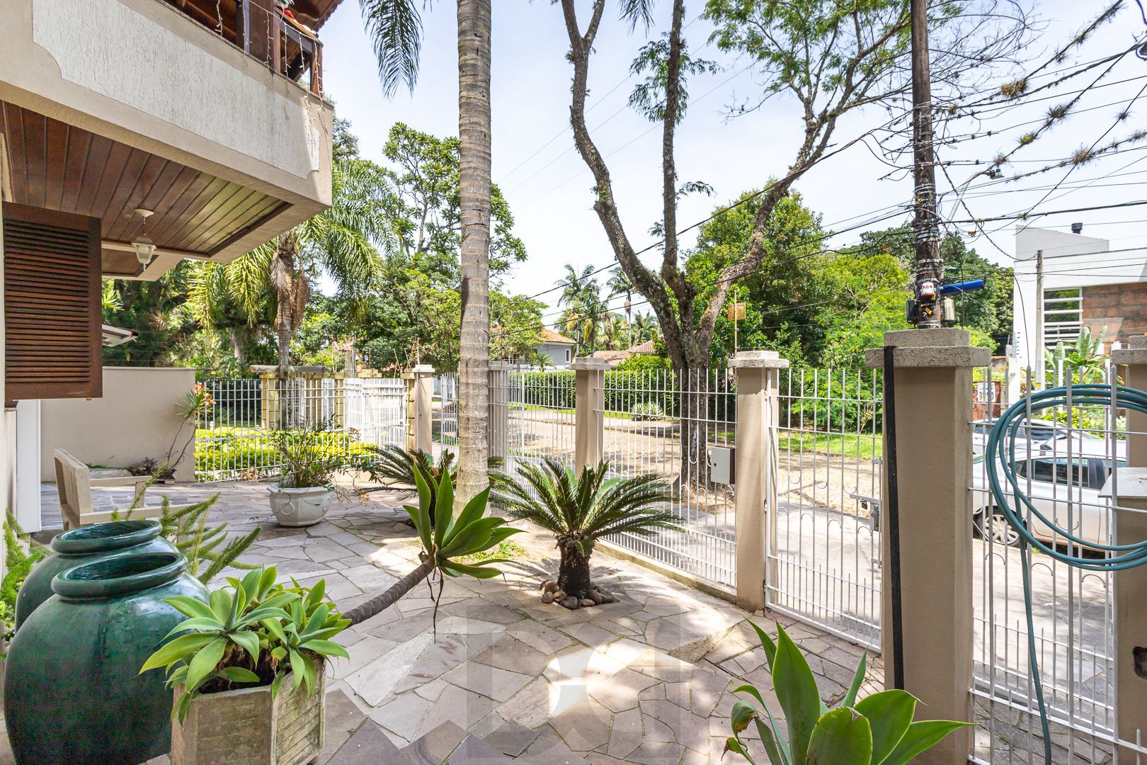 Casa de 272m², 4 dormitórios, 2 suítes e 4 vagas de garagem, no bairro Ipanema, próxima à orla do Guaíba. — foto 74