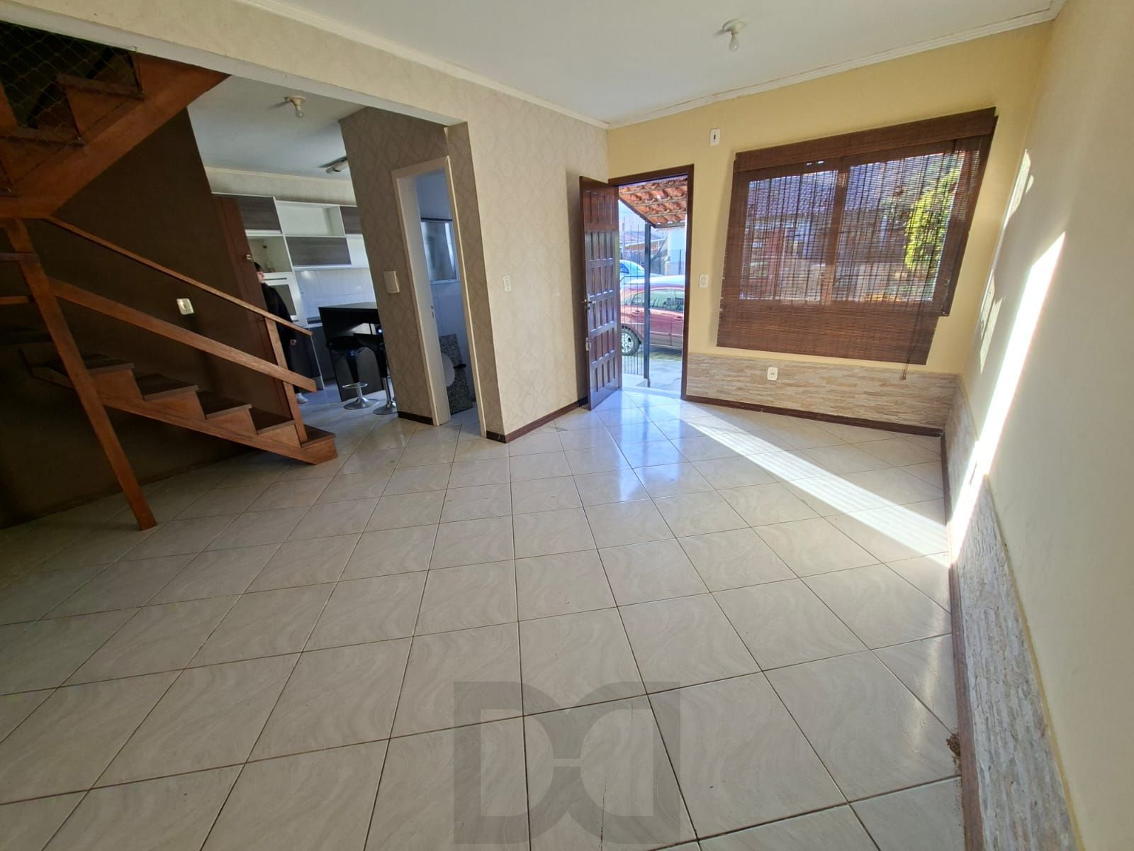 Hípica-Sobrado com 2 Dormitórios e Pátio nos Fundos- Venda!! — foto 4