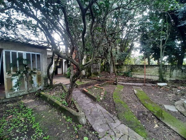 Casa em Porto Alegre, no bairro Cristal, com 4 dormitório(s), e 4 banheiros, à venda. — foto 35