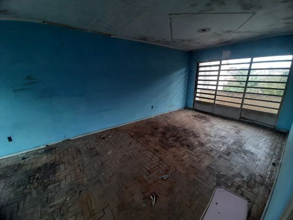 Casa em Porto Alegre, no bairro Cristal, com 4 dormitório(s), e 4 banheiros, à venda. — foto 7
