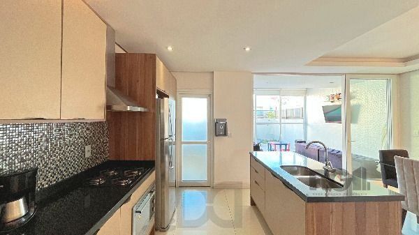 Casa em Porto Alegre, no bairro Hípica, com 3 dormitório(s), e 3 banheiros, à venda. — foto 12