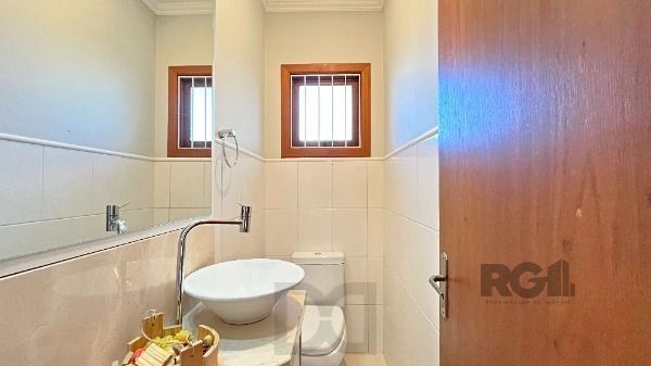 Casa em Porto Alegre, no bairro Espírito Santo, com 3 dormitório(s), e 3 banheiros, à venda. — foto 11